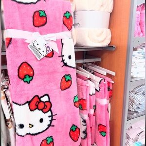 NWT Hello Kitty Strawberry Faux Fur Throw 🍓
